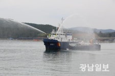 적조 피해 최소화…완도 해역서 적조방제 훈련