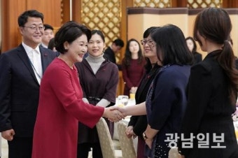 김정숙 여사, 2019 한·아세안 특별정상회의 유공자  청와대 초청해 격려 오찬