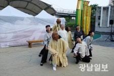 신명의 오월마당극 ‘언젠가 봄날에’