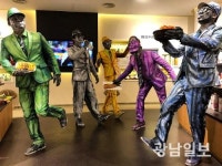 ‘춤추는 미술관’…퍼포먼스로 반전 선사