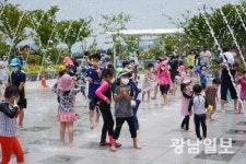 [사진뉴스]해남 고천암생태공원서 시원한 물줄기 즐겨요