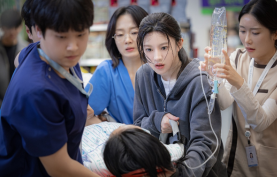 고윤정, 언젠가는 슬기로울 전공의생활에서 산부인과 레지던트 변신력 발휘
