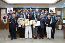 천안동남경찰서, 보이스피싱 범죄예방 행정복지센터 직원에 감사장 수여