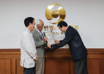 충주시, 6·25 참전유공자 유족에 화랑무공훈장 전수