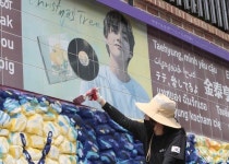 뷔·슈가 벽화거리 1인 130만원... 하이브도 모르는 BTS관광