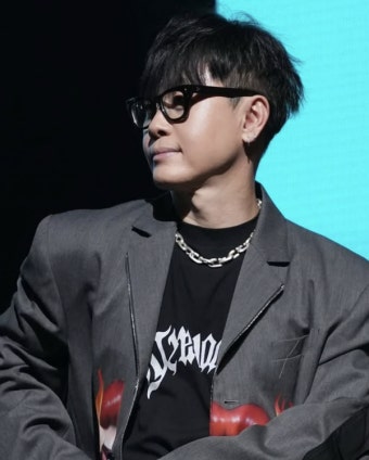 이승환, '연예인 최초' 탄핵 촛불집회에 기부... 