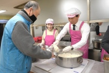 함께하는 나눔, 더 따뜻한 음성 ··· 경로식당 배식봉사 실시