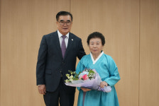 무형유산 보유자 이순동 침선장 , 충남지사상 수상