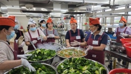 충주시 평생학습동아리한쿡스, 정성 가득 물김치 기부