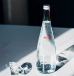 천연수 아니다… 에비앙의 배신에 브랜드 이미지 흔들