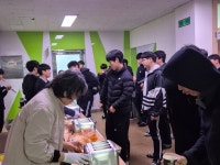 논산중 소담소담 허그편의점-아침을 든든하게 운영