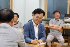 윤용근 의원, 청양군 오룡리 마을회관 밤마실