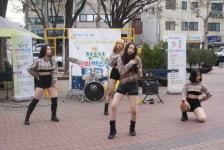 [현장] “춤+노래+드럼 ‘심쿵’ 콜라보”…문화놀이터 와플 ‘평화의 버스킹’ 공연 