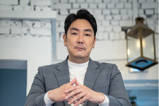 부산에서 서울 올라가는 건 마찬가지! <광대들: 풍문조작단> 조진웅