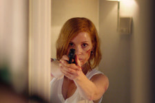 에이바- 전직 알코올중독 현직 킬러, 개성 없는 액션