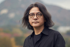 “한국 팬들의 응원, 내 인생의 버팀목”  이와이 슌지 감독