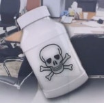 전직 대학교수 검찰청사서 황산 뿌리며 난동