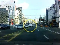[보배드림] 중앙선 침범한 운전자의 황당한 행동 봤더니… 난감