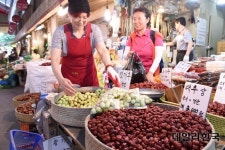 [포토] 추석 앞두고 활기 찾은 재래시장