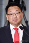 유일호 부총리, 평택항서 첫 공식일정 수출 톱5로 도약