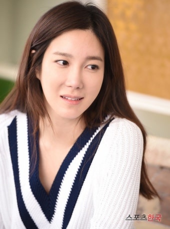 새로운 출발… 배우 이지아, BH엔터테인먼트와 전속계약