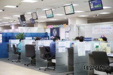  신한·국민 등 5대시중은행들 작년에만 177곳 점포 줄였다 