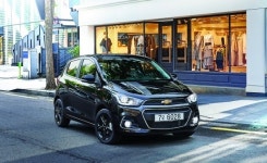  경차 왕좌 되찾은 모닝 기세몰이에 스파크 재역전 투지 