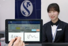  신한은행, 종이문서 없애고 전 영업점 디지털창구 도입키로 
