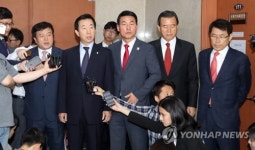  한국당 친박계 ‘황영철·장제원·권성동’ 비난…황영철, 바른정당 탈당 보류 