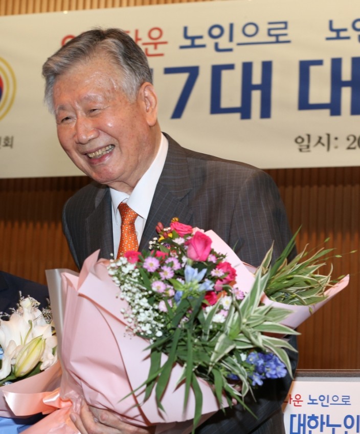 노인연령 상향 조정 제안, 이중근 대한노인회장 입장 발표