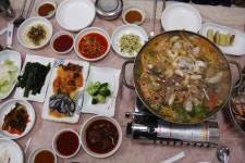  [주간한국] [이야기가 있는 맛집(313)]‘어촌싱싱회해물탕’ 이기호 대표 
