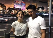  '인랑' 김무열, 아내 윤승아 응원받으며 달달한 투샷 
