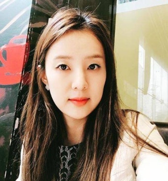 이각경, 긴 생머리로 청순함 과시 