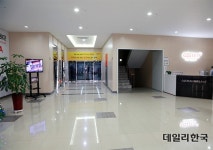  [르포]오스템임플란트 부산 생산본부, 연 4000억 임플란트 생산…제약 라인 같은 클린장치 눈길 