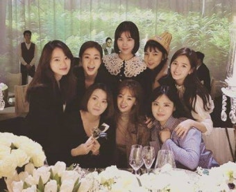 '써니' 주역들, 민효린 결혼식에서 재회 '강소라부터 천우희까지 다모였네'