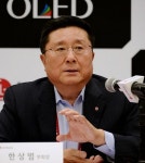 엘지디스플레이(주)M5공장 | 냉·온탕 오가는 LG디스플레이… 올해는 부활 신호탄 쏠까