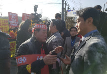  하남시 춘궁동 주민, 김상호 시장에게 밀가루 세례 