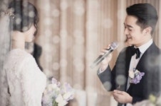  알렉스 마음 사로잡은 부인 누구? 미모의 9세 연하 패션사업가 