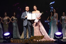  2019 미스그랜드코리아, 윤수미 데일리한국 특별상 수상…3관왕 