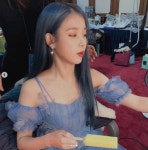 아이유 아이스크림 들고 찰칵 인형 같은 비주얼