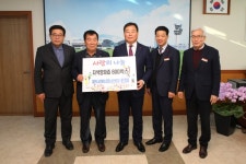 무안군 자연나라영농법인 올해 양로원 등에 양파즙 후원
