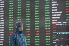 공포의 中 증시…2015년 이후 최대폭 7.72% ↓·3000개 종목 하한가