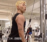 그레이 운동, 멸치 탈출 중, 헬아기 반전 팔근육 깜짝