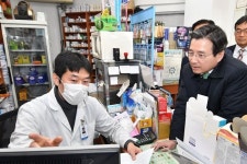 9일부터 약국서 만10세 이하·만80세 이상 마스크 대리구매 허용