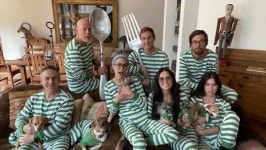 데미무어, 격리 생활 사진에 전 남편 브루스 윌리스 포착…저세상 쿨함