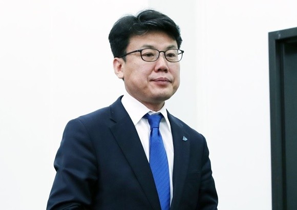 진성준 의장, 추가경정예산으로 25만원 민생회복지원금을 제안하여 논의 부각.