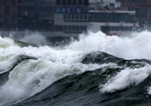 태풍·풍랑 등 기상특보 발효 시 어선서 반드시 구명조끼 착용해야