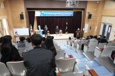 탈북 유튜버 강나라, 김천 지품천중 학생과 함께 토크콘서트