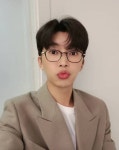 임영웅, 안경 하나로 훈남 분위기 폴폴…입술은 츄