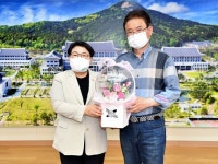 [포토] 스승의 날 이철우 도지사 찾은 임이자 국회의원